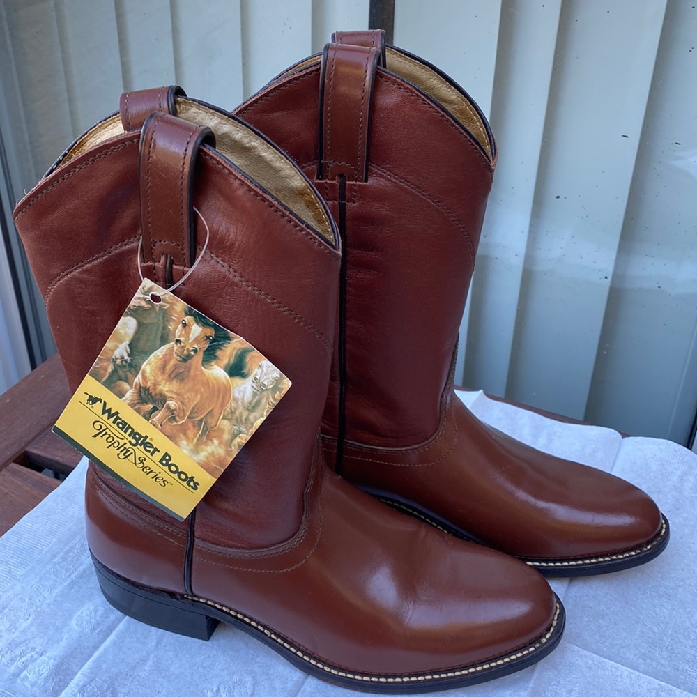 Wrangler Vintage Woman’s Roper boots. Size 7 1/2 M. Never worn.